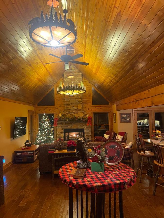 Cozy Creekfront Family Cabin-Pet Friendly -Gamerm-Hot Tub Hiawassee Bagian luar foto