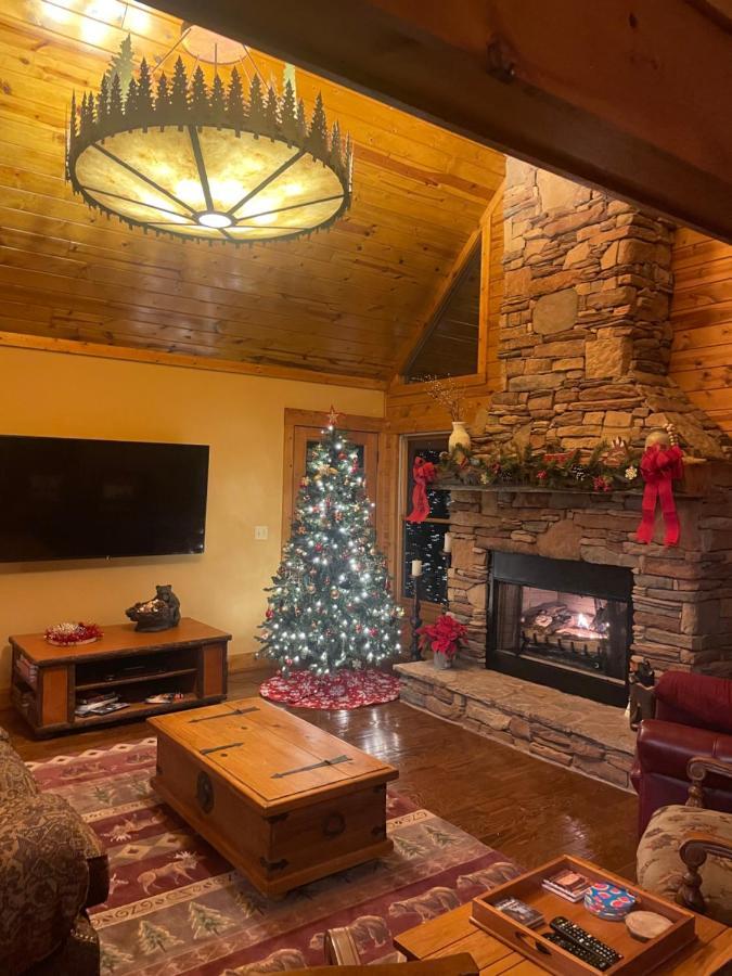 Cozy Creekfront Family Cabin-Pet Friendly -Gamerm-Hot Tub Hiawassee Bagian luar foto