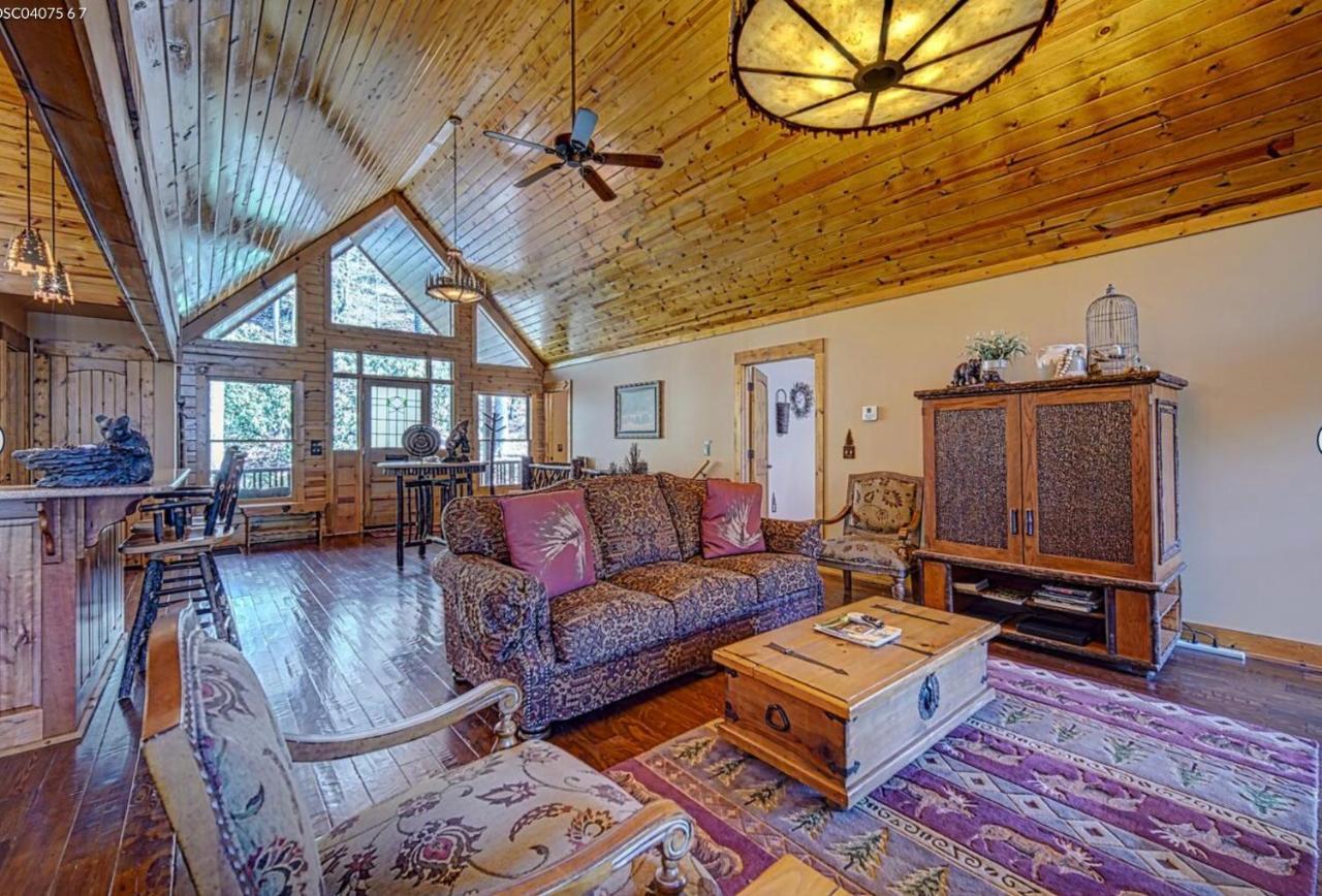 Cozy Creekfront Family Cabin-Pet Friendly -Gamerm-Hot Tub Hiawassee Bagian luar foto