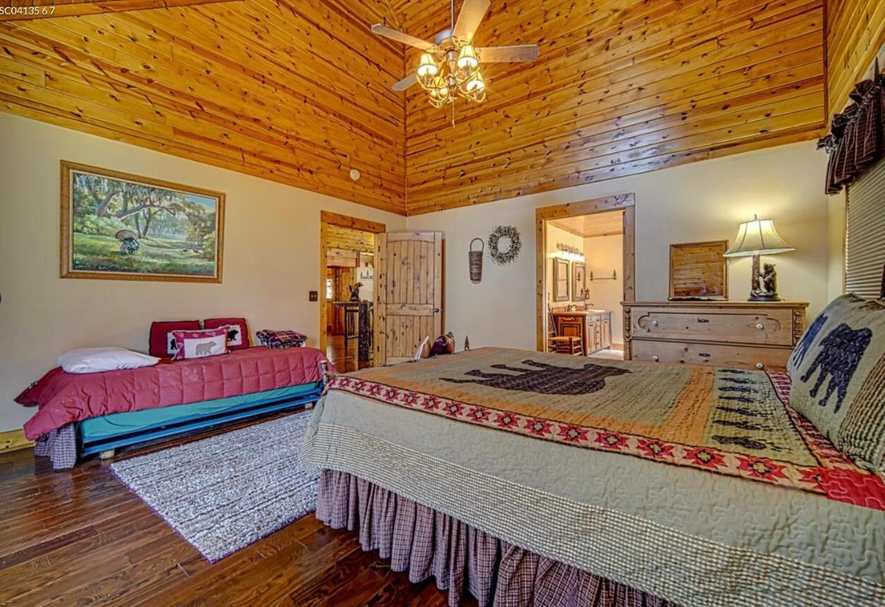 Cozy Creekfront Family Cabin-Pet Friendly -Gamerm-Hot Tub Hiawassee Bagian luar foto