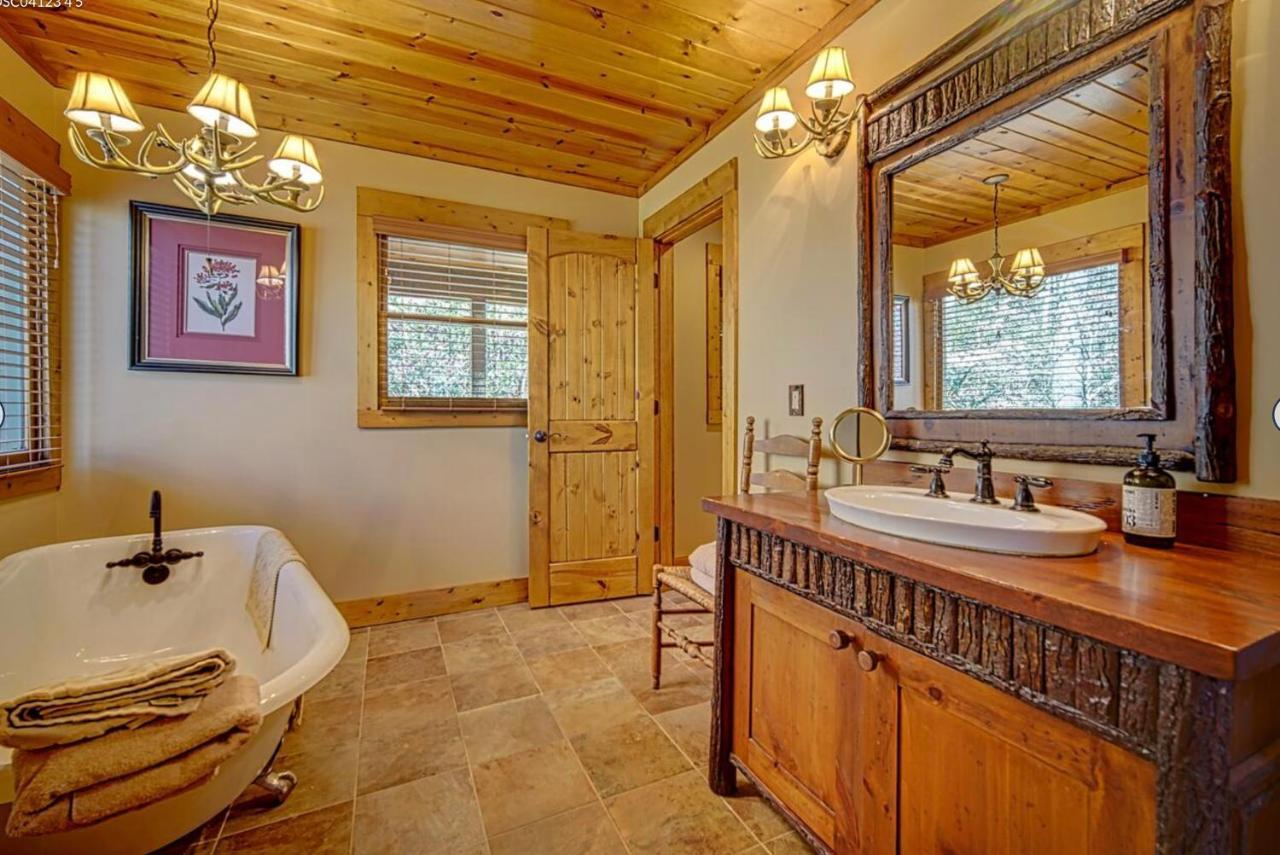 Cozy Creekfront Family Cabin-Pet Friendly -Gamerm-Hot Tub Hiawassee Bagian luar foto