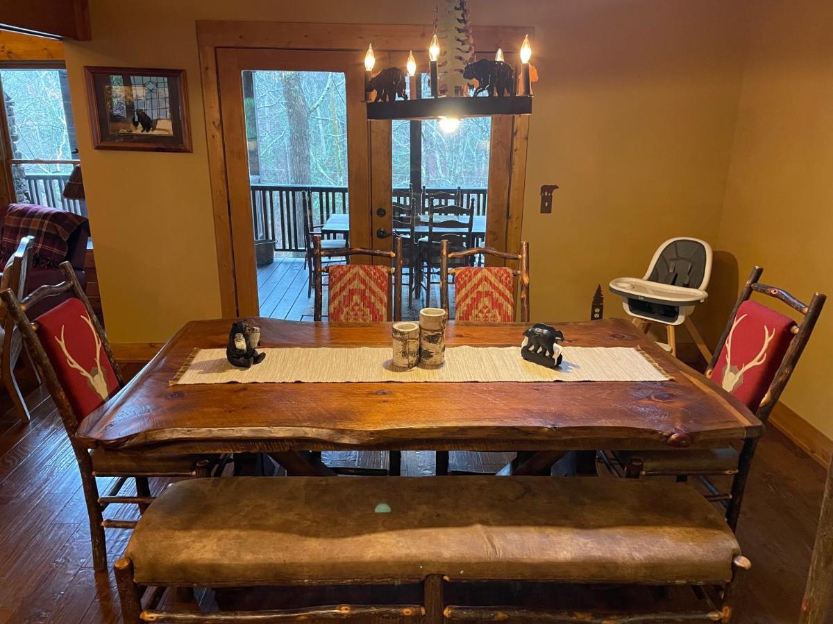 Cozy Creekfront Family Cabin-Pet Friendly -Gamerm-Hot Tub Hiawassee Bagian luar foto